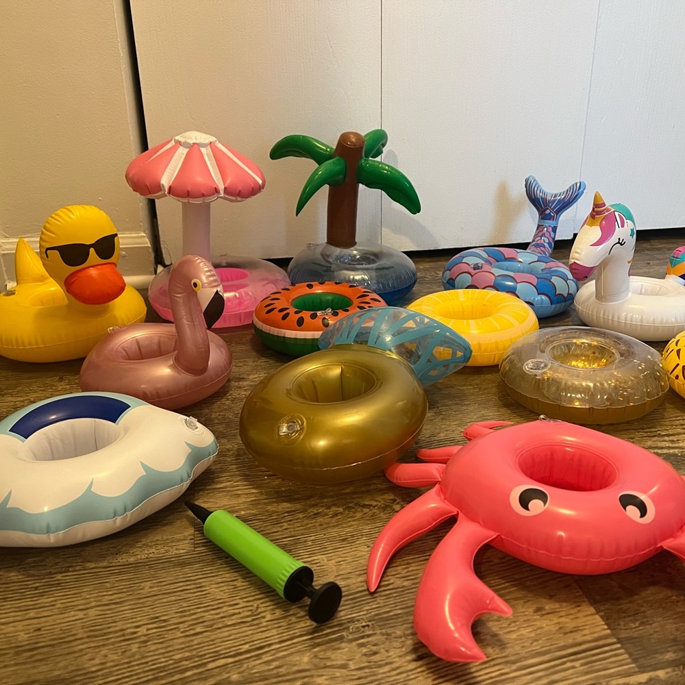 Drink floaties! Holds cans, skinny cans, and solo cups!
